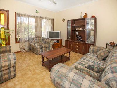 12 Lake Heights Road, Lake Heights