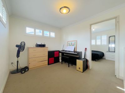 19B Peppering Way, Westminster