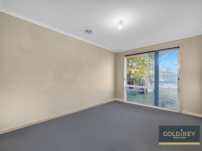10 Pardalote Close, Werribee