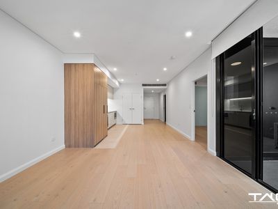 543 / 9 Maple Tree Road, Westmead