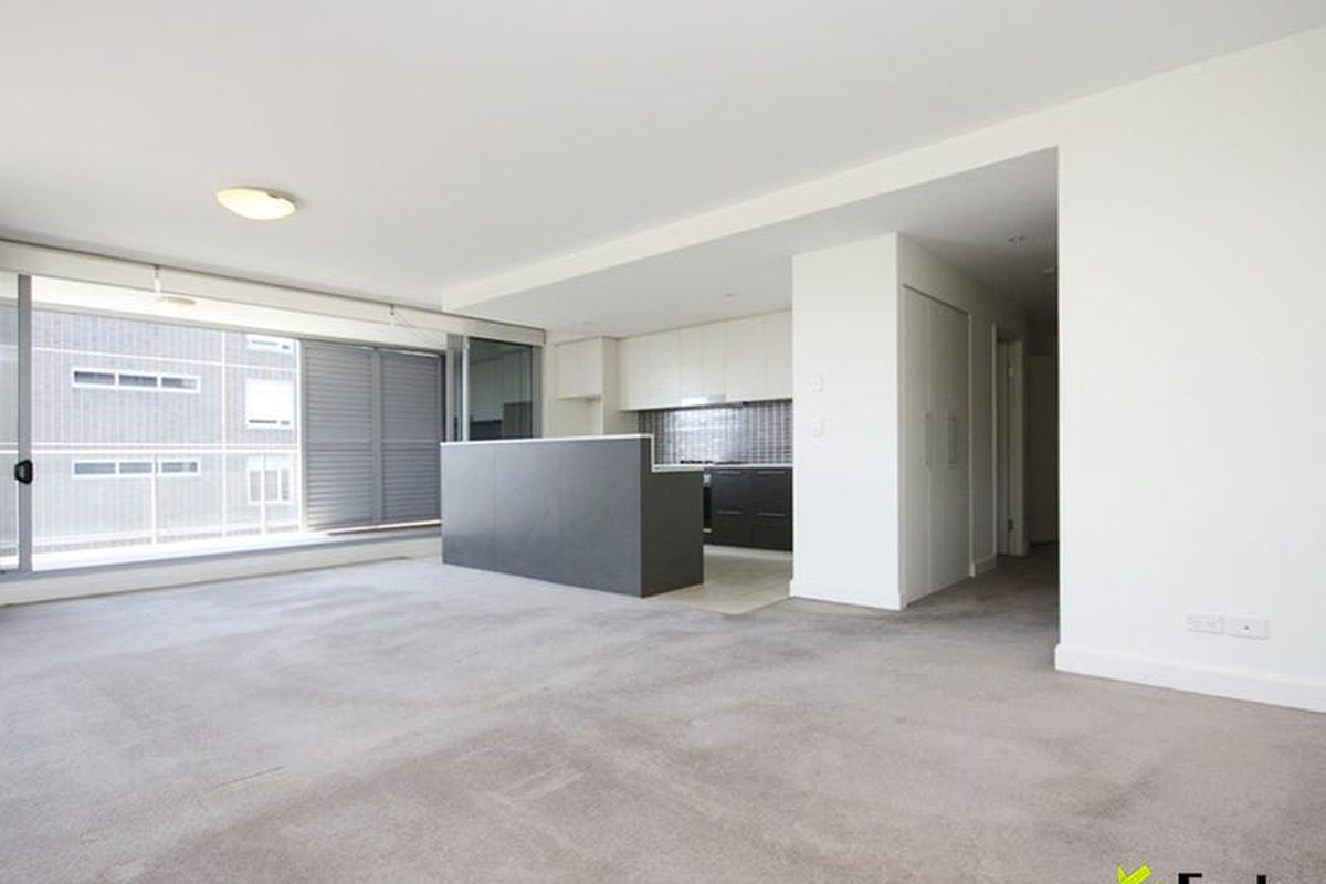 402 / 26 Rider Boulevard, Rhodes