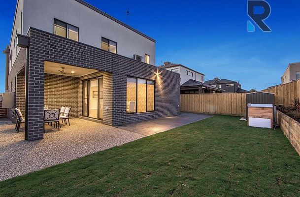 15 Naxos Road, Greenvale