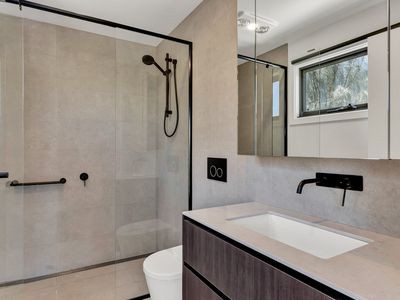 2 Taya Lane, Point Cook