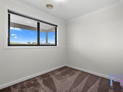 15B Bronze Drive, Kangaroo Flat