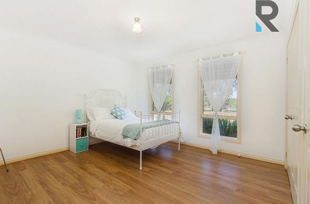 11 Peregrine road, Oaklands Junction
