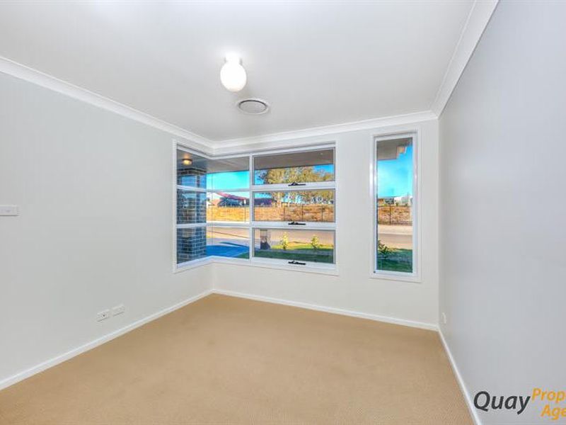 30 Hollows Dr, Oran Park