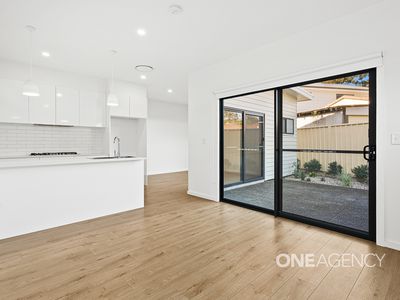 4 / 8 Fraser Crescent, Albion Park