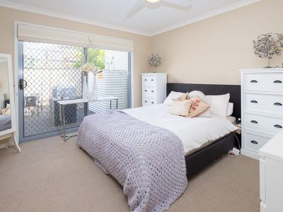 6 McKivat Drive, Springfield Lakes