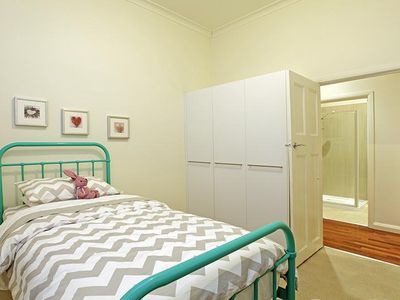 8 Bourke Crescent, Geelong