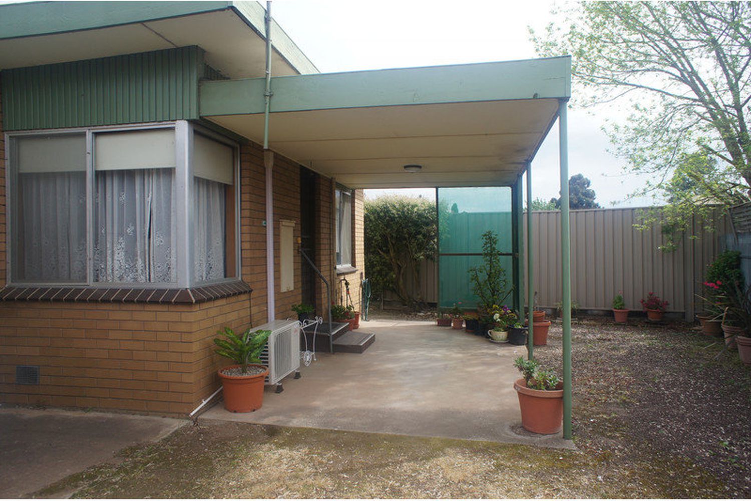 4 / 5 Smith Street, Horsham