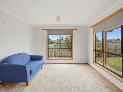 8 River Leads Drive, George Town