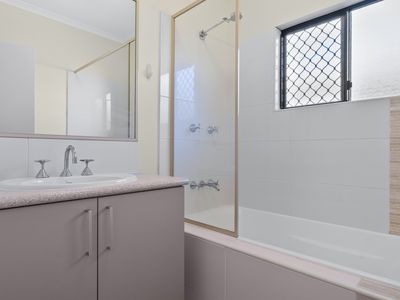 17 Finniss Crescent, Bentley Park