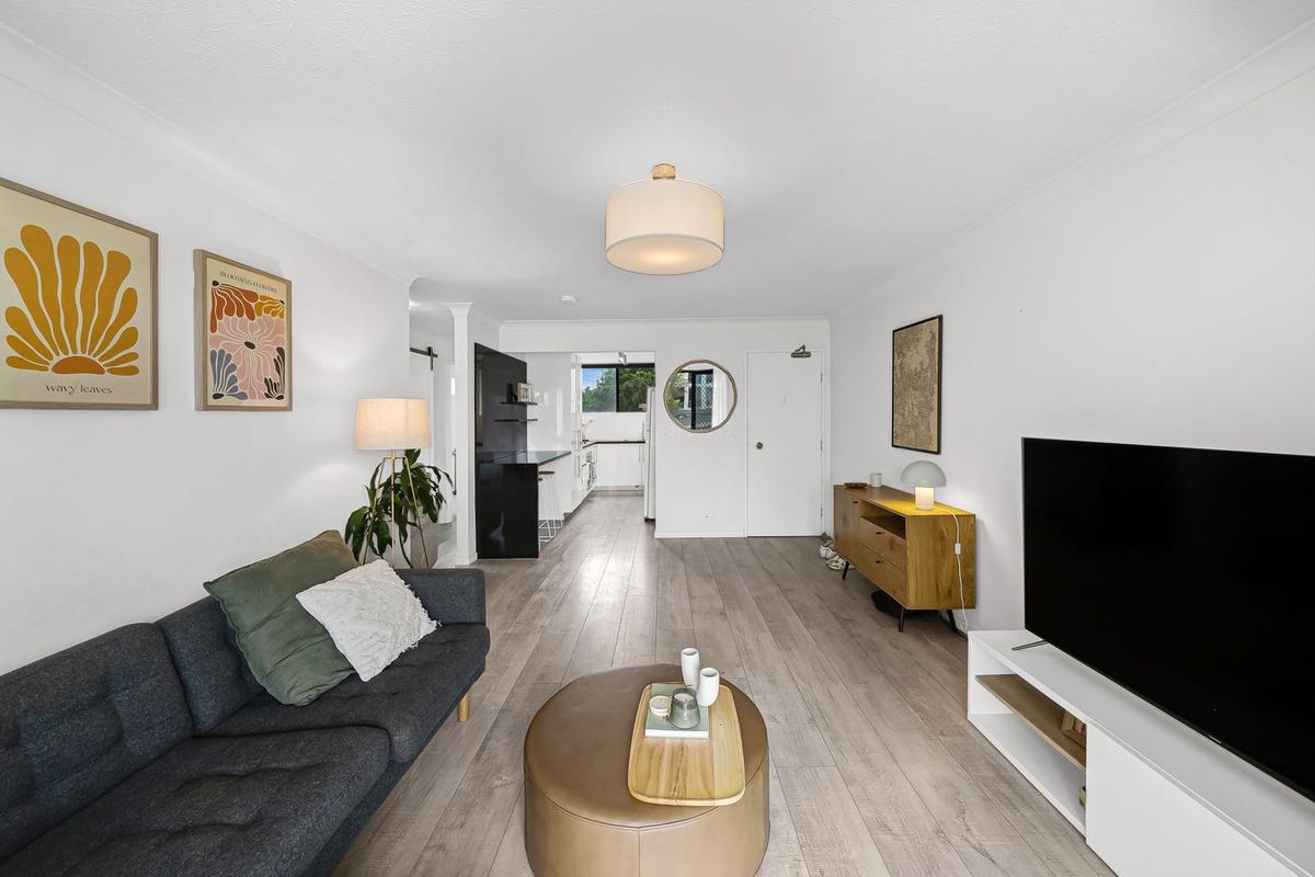 1 / 18 Sunshine Boulevard, Broadbeach Waters