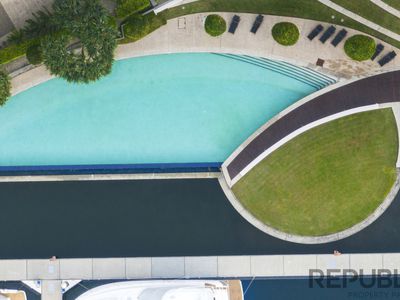 2205 / 2 Ephraim Island Parade, Paradise Point