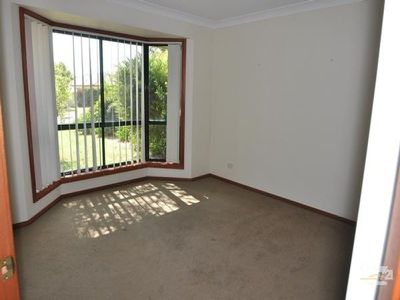 7 Ken McMullen Place, Dubbo