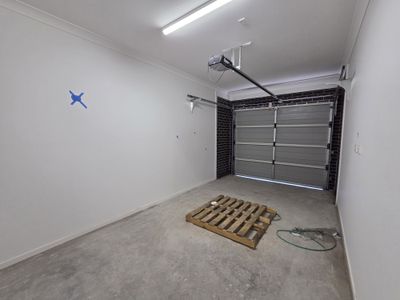 2/243 Settlers Boulevard, Chisholm