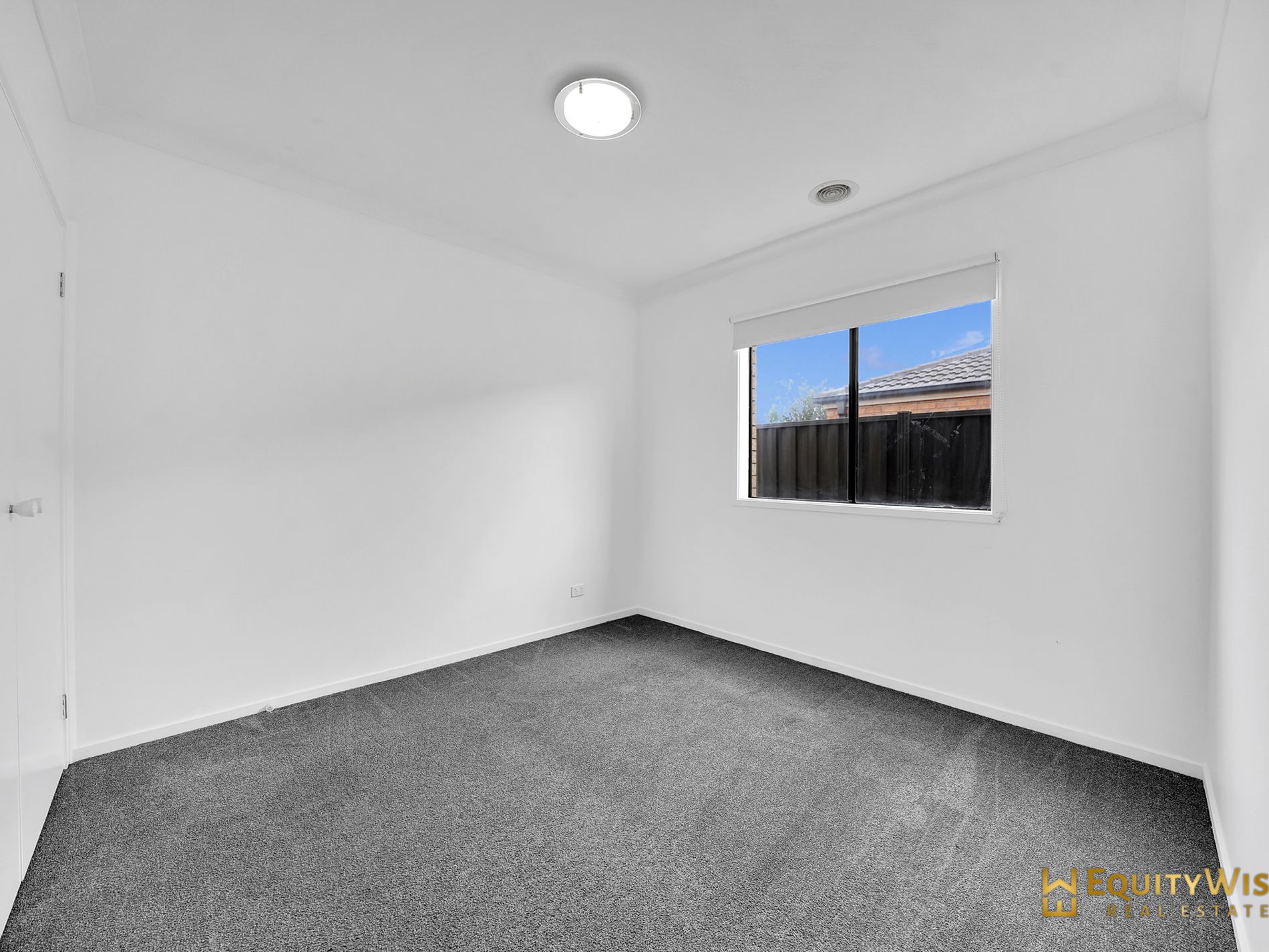 33 Kinglake Drive, Manor Lakes