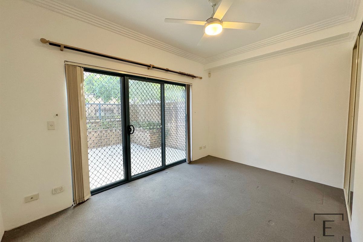 8 / 2 Tavistock Road, Homebush West