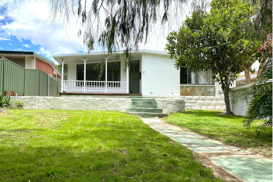 84 Safety Bay Rd, Shoalwater