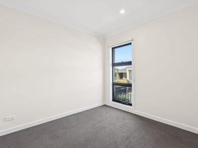 27 Jarlath Drive, Mambourin