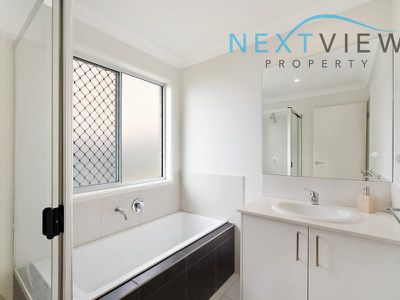 62 Discovery Drive, Fletcher