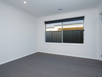 24 ASHBURTON CIRCUIT , Wodonga