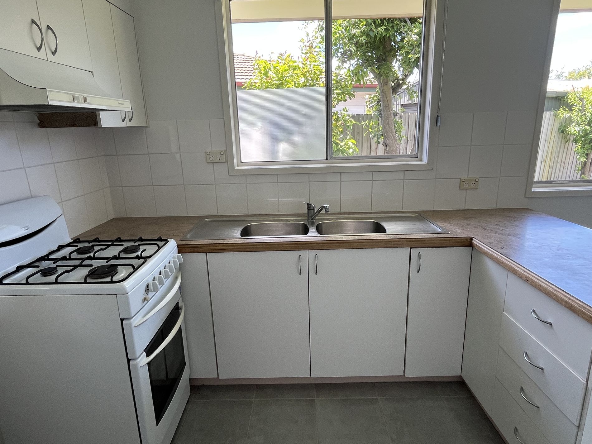 21 Carinya Avenue, Newcomb