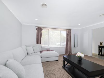 7 Curnow Place, Chisholm