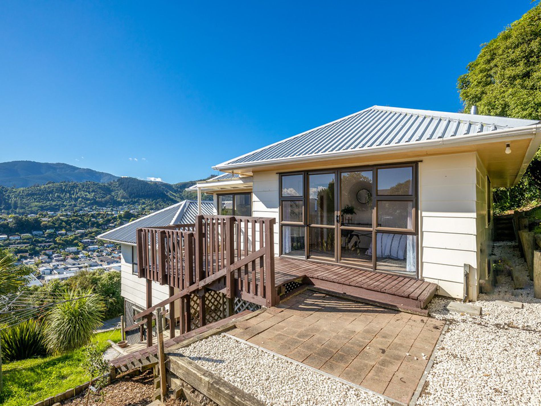 8 Abraham Heights, Washington Valley KC&CO. Real Estate