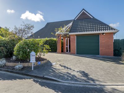 121 Hillcrest Road, Raumati Beach