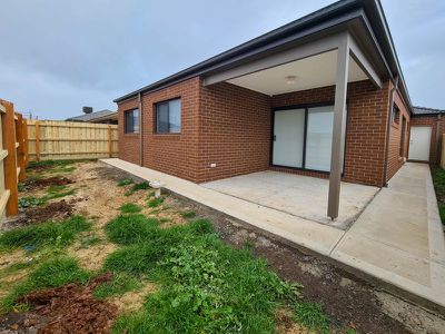 6 Broom Road, Aintree