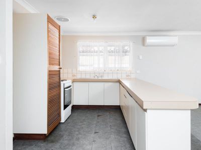 3 Compton Court, Hannans