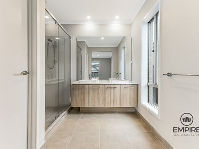83 Yaralla Circuit, Clyde