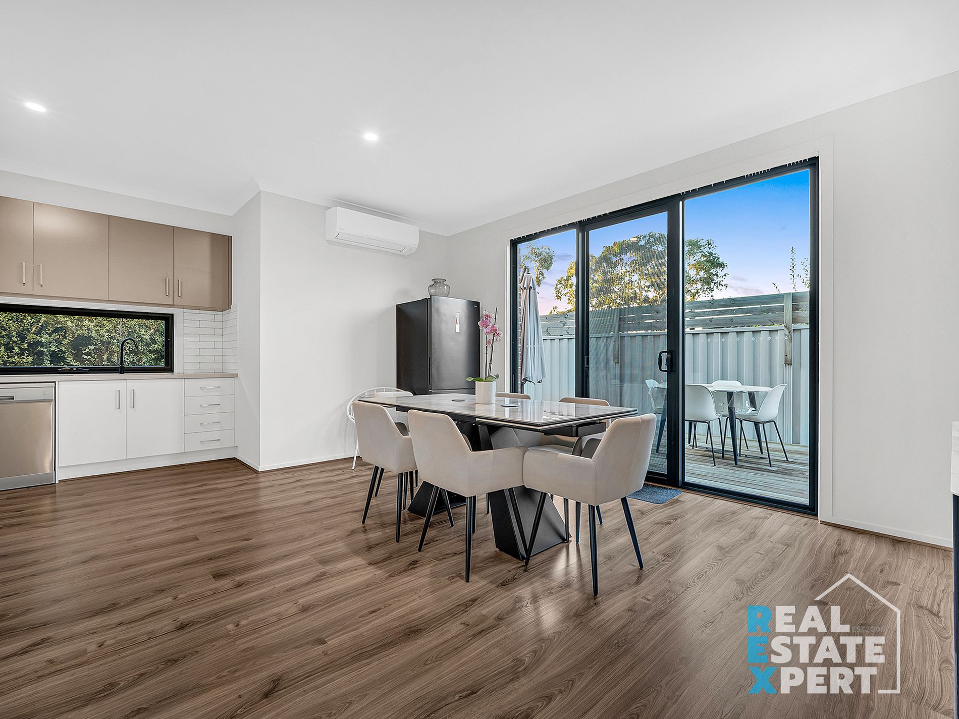 2 / 69 Somerville Road, Hampton Park