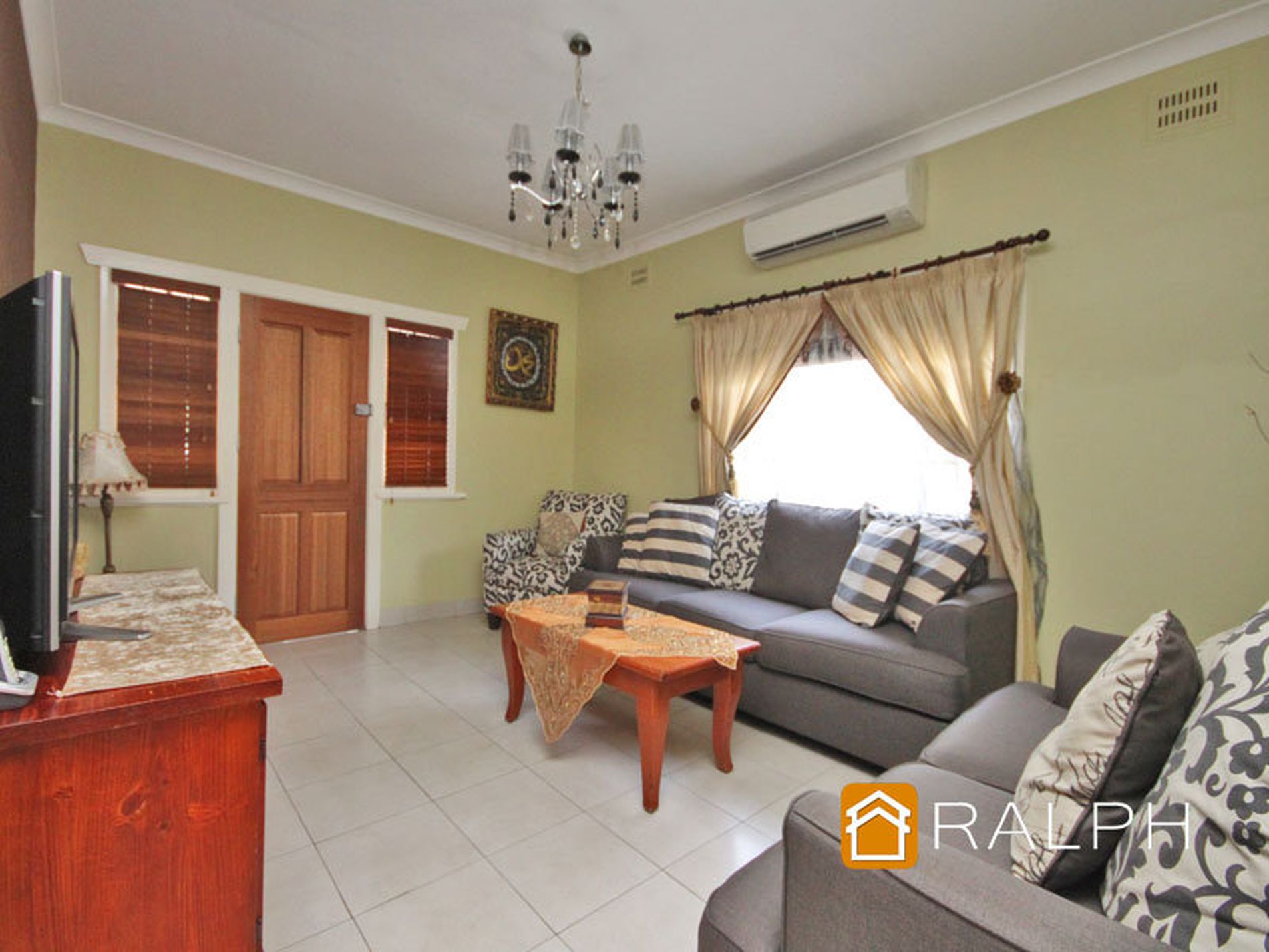 64 Canarys Road, Roselands