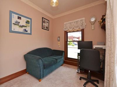 135 Barnes Boulevard, Horsham