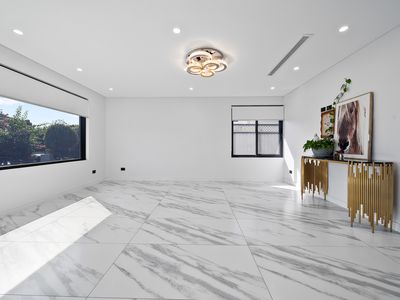 103 Oxford Street, Smithfield