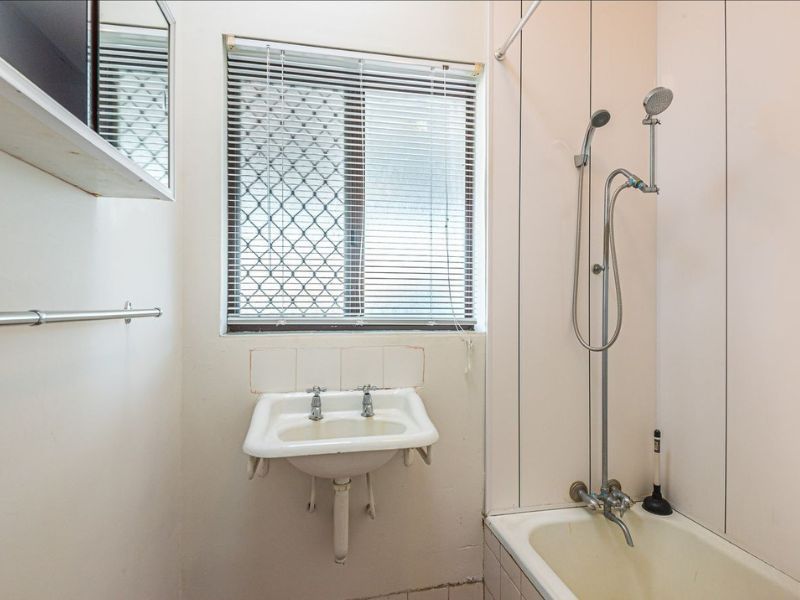 4 Berehaven Avenue, Thornlie