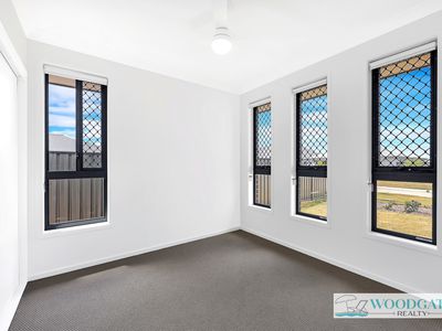 2 / 15 Oystercatcher St, Woodgate