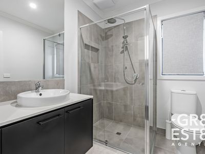 17 Chesney Rise, Officer