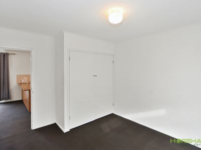 1 / 15 Schwarz Avenue, Horsham