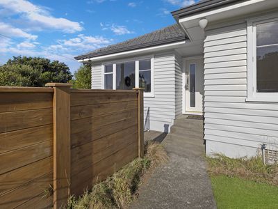 9 Woodstock Terrace, Tawa