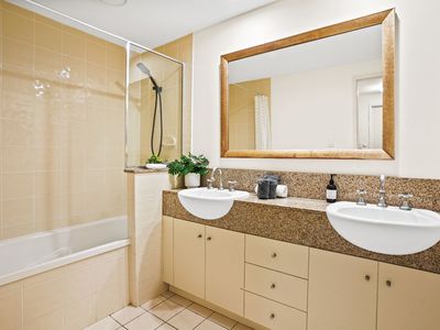 1114 / 2-10 Greenslopes Street, Cairns North