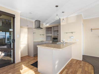 16 Iwa Road, The Wood