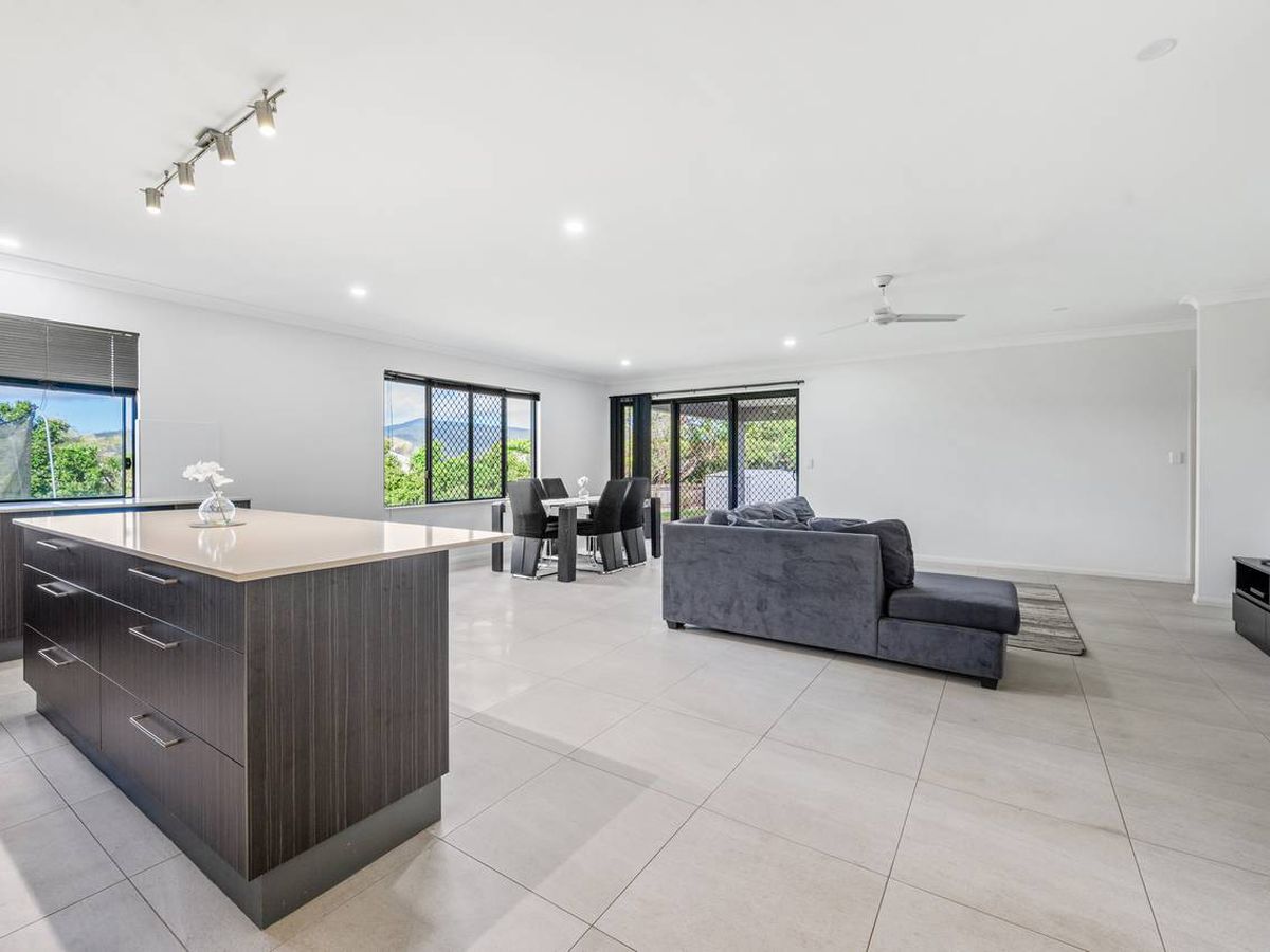 30 Lavender Crescent, Atherton