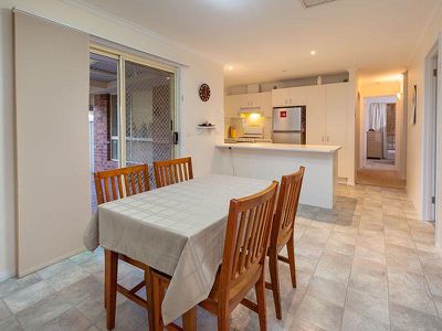 6 AZURE DRIVE, Wodonga