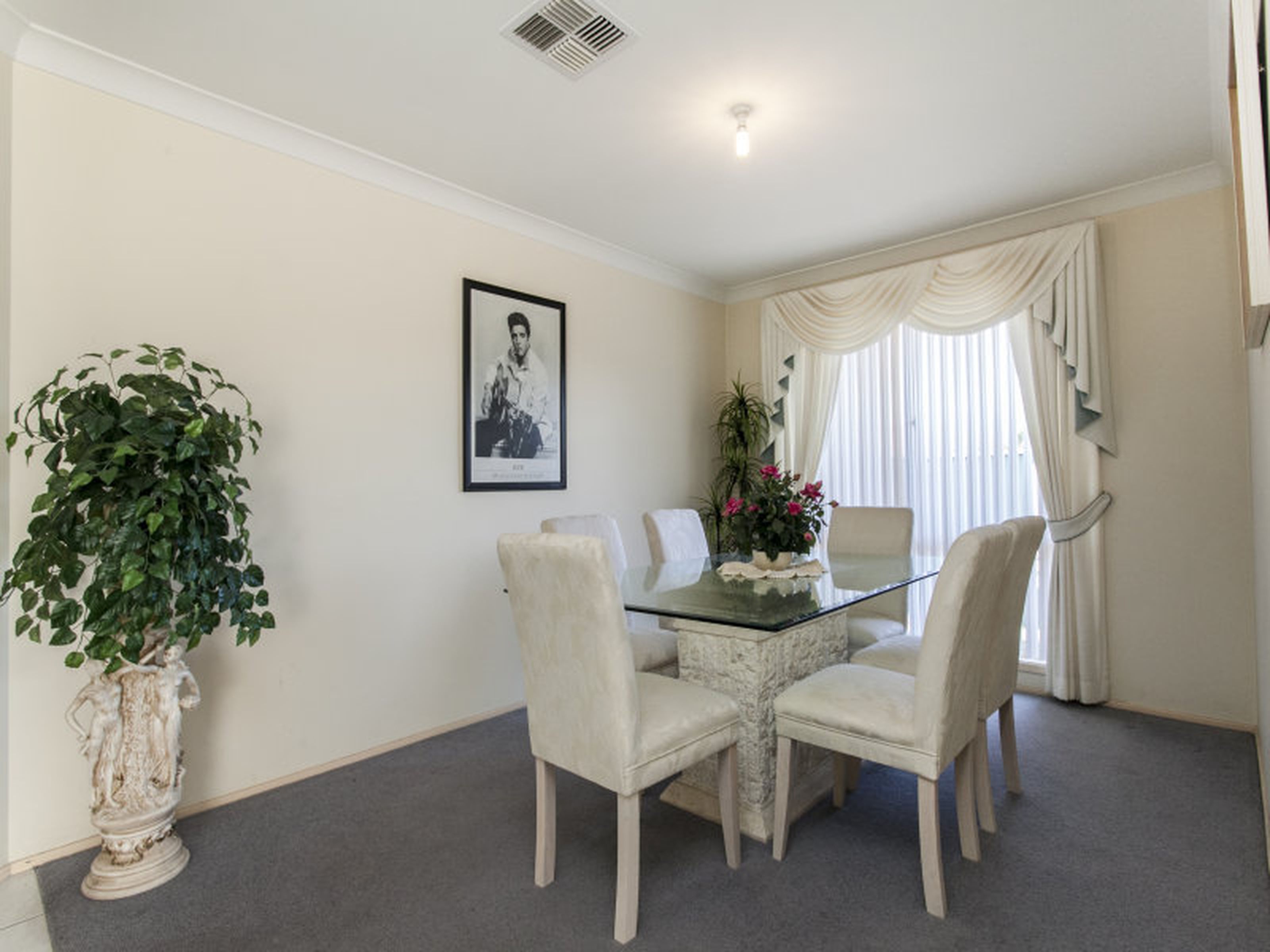 8 Laguna Drive, GLENMORE PARK