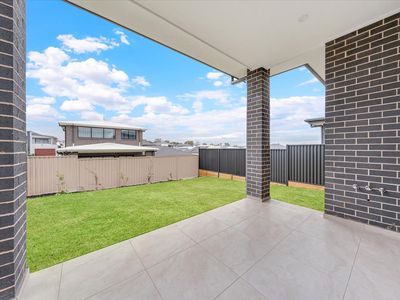 37 Flying Fox Circuit, Oakville