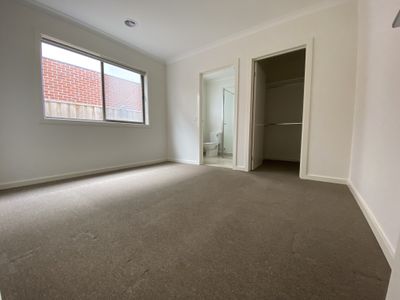 10 Dodson Drive, Point Cook