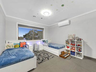 1 Treetop Close, Roxburgh Park